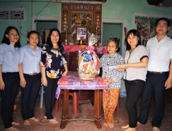 CÔNG TY TNHH XỔ SỐ KIẾN THIẾT BÌNH THUẬN: TRAO QUÀ GIA ĐÌNH CHÍNH SÁCH QUÝ III VÀ NGÀY THƯƠNG BINH LIỆT SỸ 27/7