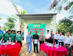 Trao nhà “Nghĩa tình đồng đội”