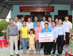 CÔNG ĐOÀN CÔNG TY TNHH XỔ SỐ KIẾN THIẾT BÌNH THUẬN TRAO NHÀ ĐẠI ĐOÀN KẾT