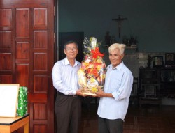 Trao nhà tình thương đón Tết