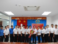 LỄ KẾT NẠP ĐẢNG VIÊN MỚI TẠI CHI BỘ PHÒNG PHÁT HÀNH THUỘC ĐẢNG BỘ CÔNG TY XỔ SỐ KIẾN THIẾT BÌNH THUẬN