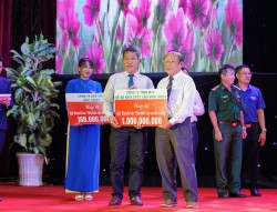 LỄ TIẾP NHẬN ỦNG HỘ QUỸ KHUYẾN HỌC VÀ TRAO HỌC BỔNG “TIẾP BƯỚC CHO EM ĐẾN TRƯỜNG” NĂM 2022