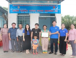 Bàn giao “Nhà nhân ái” cho 02 hộ nghèo trên địa bàn huyện Tánh Linh