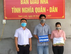 Trao nhà “Nghĩa tình quân – dân”