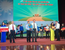 LỄ TIẾP NHẬN ỦNG HỘ, TRAO HỌC BỔNG 