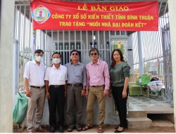 Trao nhà đại đoàn kết cho hội viên khiếm thị nghèo