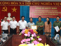 Trao quyết định công nhận doanh nghiệp đạt tiêu chuẩn 