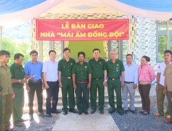 Hội CCB khối cơ quan, doanh nghiệp tỉnh tặng nhà “Mái ấm đồng đội”