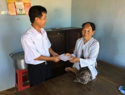 THĂM VÀ TẶNG QUÀ GIA ĐÌNH CHÍNH SÁCH QUÝ II/2017