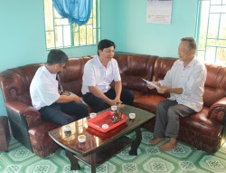 Thăm và tặng quà gia đình chính sách quý IV/2017