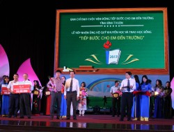 Tiếp bước cho em đến trường năm 2017