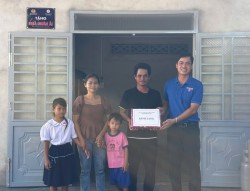 Bàn giao “Nhà nhân ái”  trên địa bàn huyện Hàm Tân