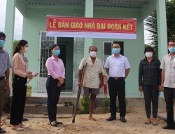 Bàn giao 2 nhà đại đoàn kết tại xã Thiện Nghiệp