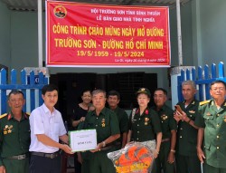 Vụ tai nạn do xe Thành Bưởi: Trao học bổng cho người thân nạn nhân