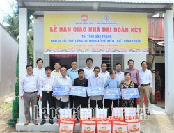 Bàn giao 10 căn nhà đại đoàn kết tại Long Phú và Trần Đề