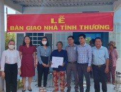 Công ty TNHH Xổ số kiến thiết tỉnh Bình Thuận trao tặng “Nhà tình thương” cho đối tượng hộ nghèo