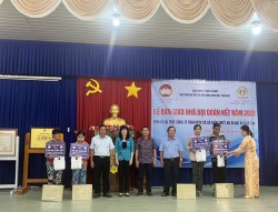 CÔNG TY TNHH XỔ SỐ KIẾN THIẾT TỈNH BÌNH THUẬN TRAO NHÀ “ĐẠI ĐOÀN KẾT” CHO CÁC HỘ NGHÈO TẠI AN GIANG