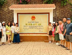 Chi đoàn thanh niên và Hội Cựu chiến binh Công ty đến thăm di tích lịch sử Trung đoàn Tây Tiến (Trung đoàn 52)