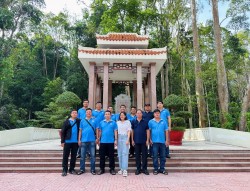 CHI BỘ PHÒNG PHÁT HÀNH TỔ CHỨC CHUYẾN VỀ NGUỒN  KẾT HỢP HOẠT ĐỘNG XÃ HỘI TỪ THIỆN