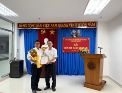 LỄ KẾT NẠP ĐẢNG VIÊN MỚI CHI BỘ PHÒNG PHÁT HÀNH, PHÒNG HÀNH CHÍNH – QUẢN TRỊ VÀ PHÒNG TRẢ THƯỞNG