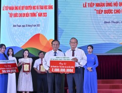 LỄ TIẾP NHẬN ỦNG HỘ QUỸ KHUYẾN HỌC VÀ TRAO HỌC BỔNG “TIẾP BƯỚC CHO EM ĐẾN TRƯỜNG” NĂM 2023