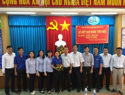 LỄ KẾT NẠP ĐẢNG VIÊN MỚI TẠI ĐẢNG BỘ CÔNG TY TNHH XSKT BÌNH THUẬN
