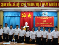 Lễ kết nạp đảng viên mới